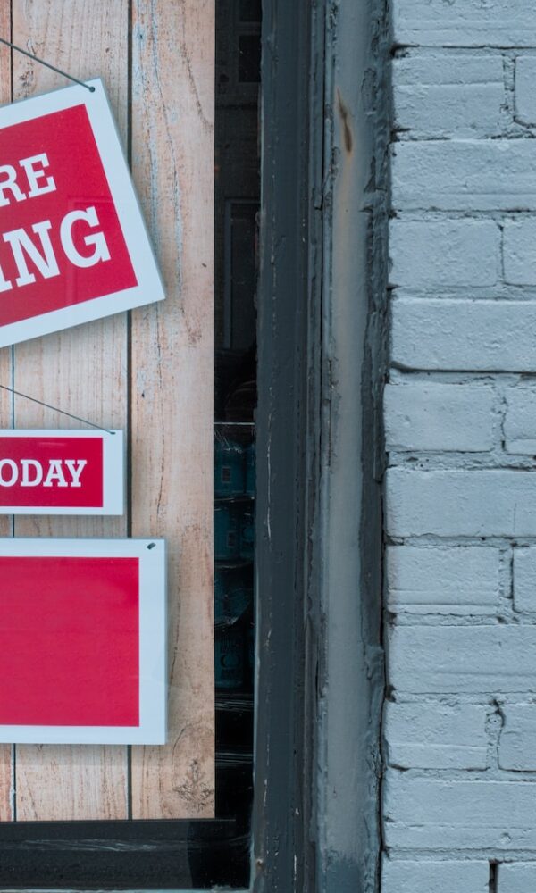 a sign that says we are hiring and apply today